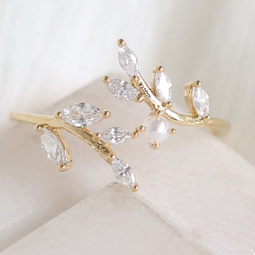 Crystal Leaf Pearl Ring