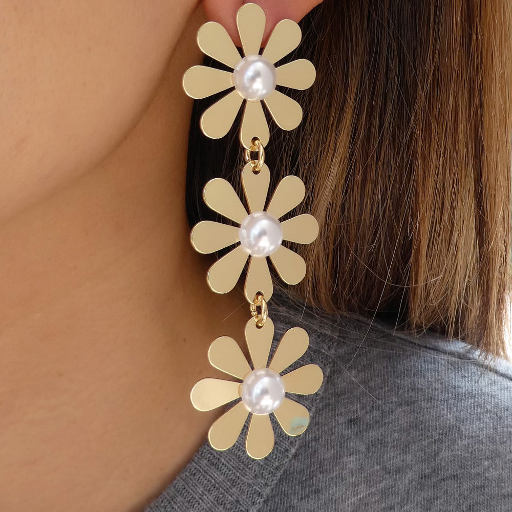 Alana Flower Pearl Earrings