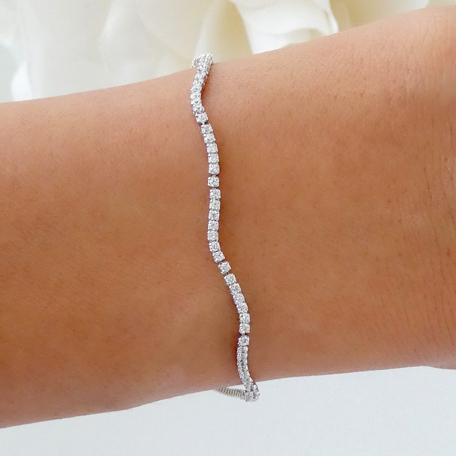 Simple Crystal Wave Bracelet (Silver)