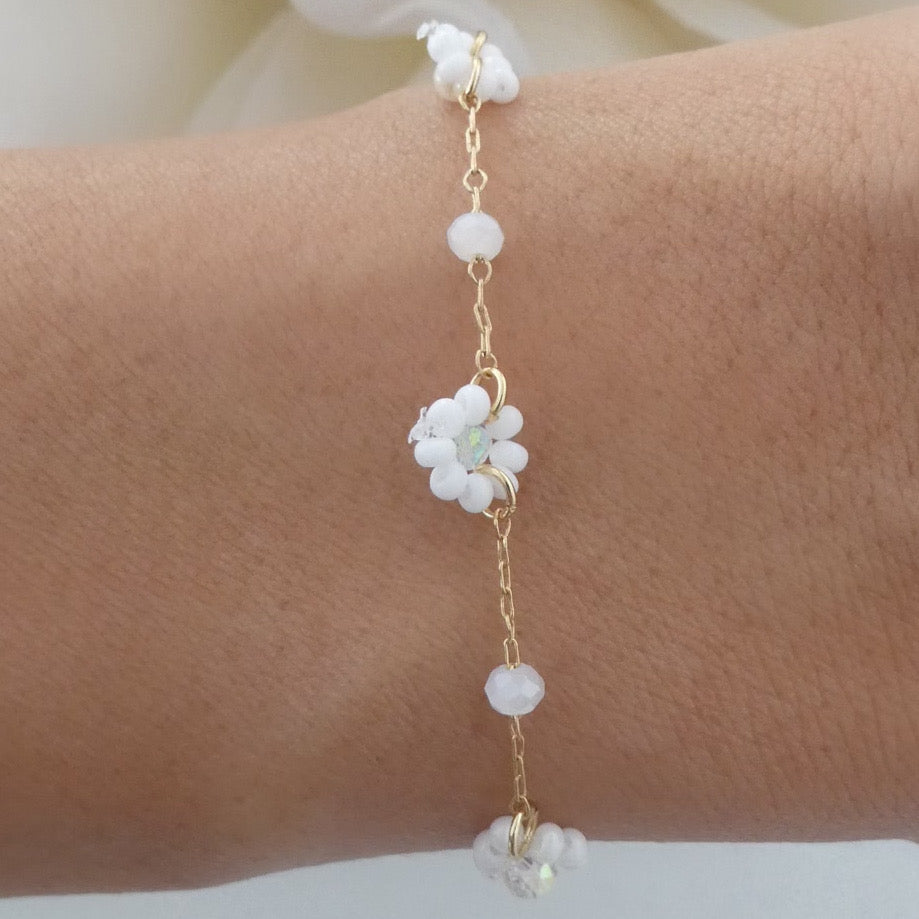 Spring Daisy Bracelet (White)