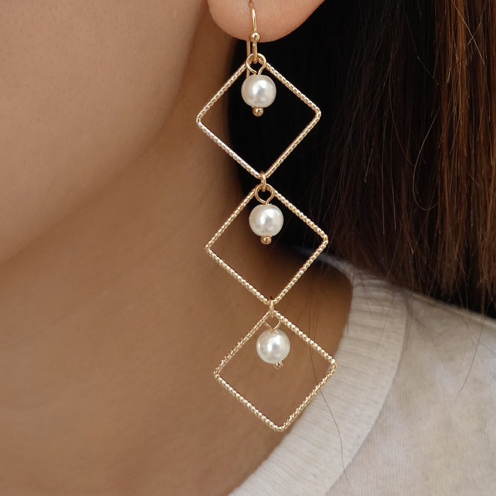 Nellie Pearl Earrings