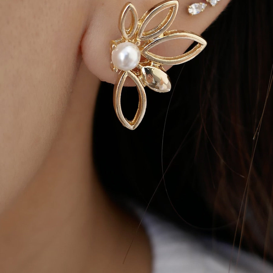 Sheila Flower Earrings