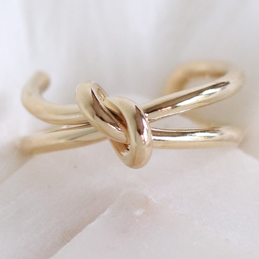 Chic Twist Ring