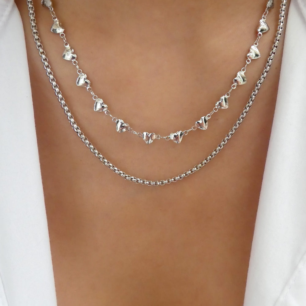 Deana Heart Row Necklace (Silver)