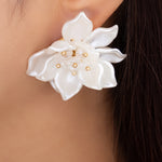 Donna Flower Earrings (White)