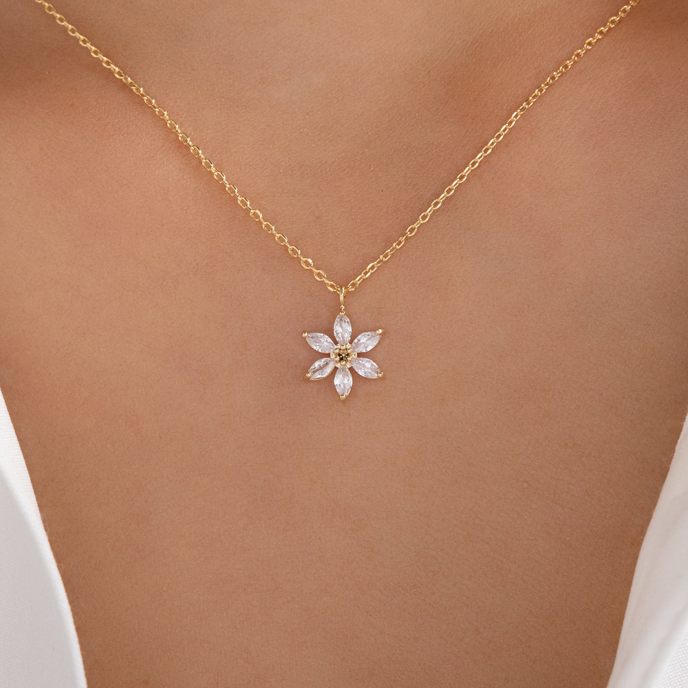 Simple Crystal Flower Necklace