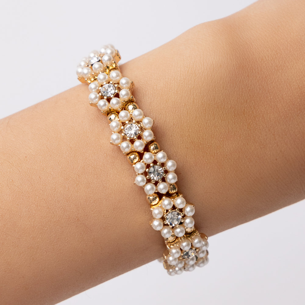 Declan Flower Bracelet (Pearl)