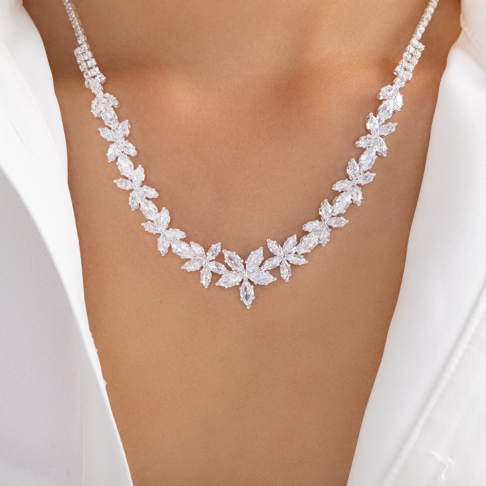 Crystal Flower Necklace (Silver)