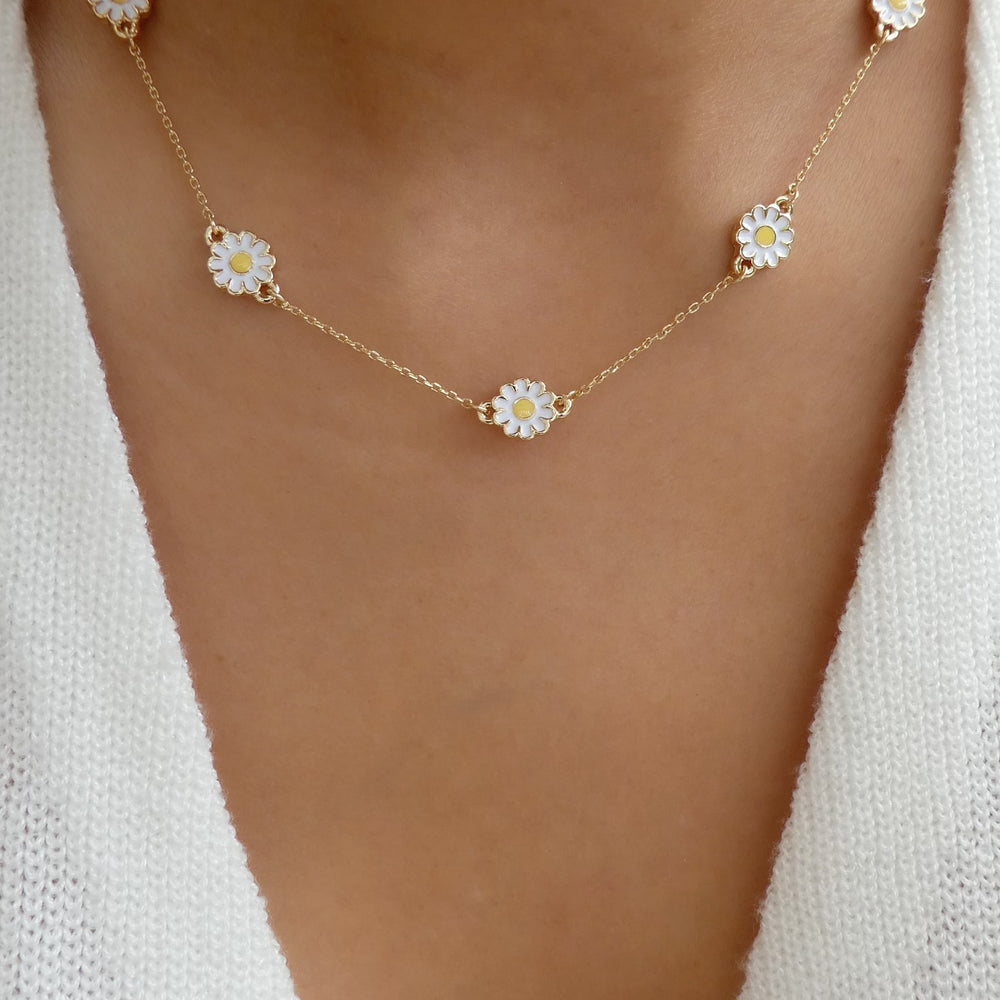 White Flower  Necklace
